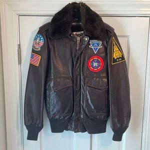Men’s leather flight jacket. Size 34.